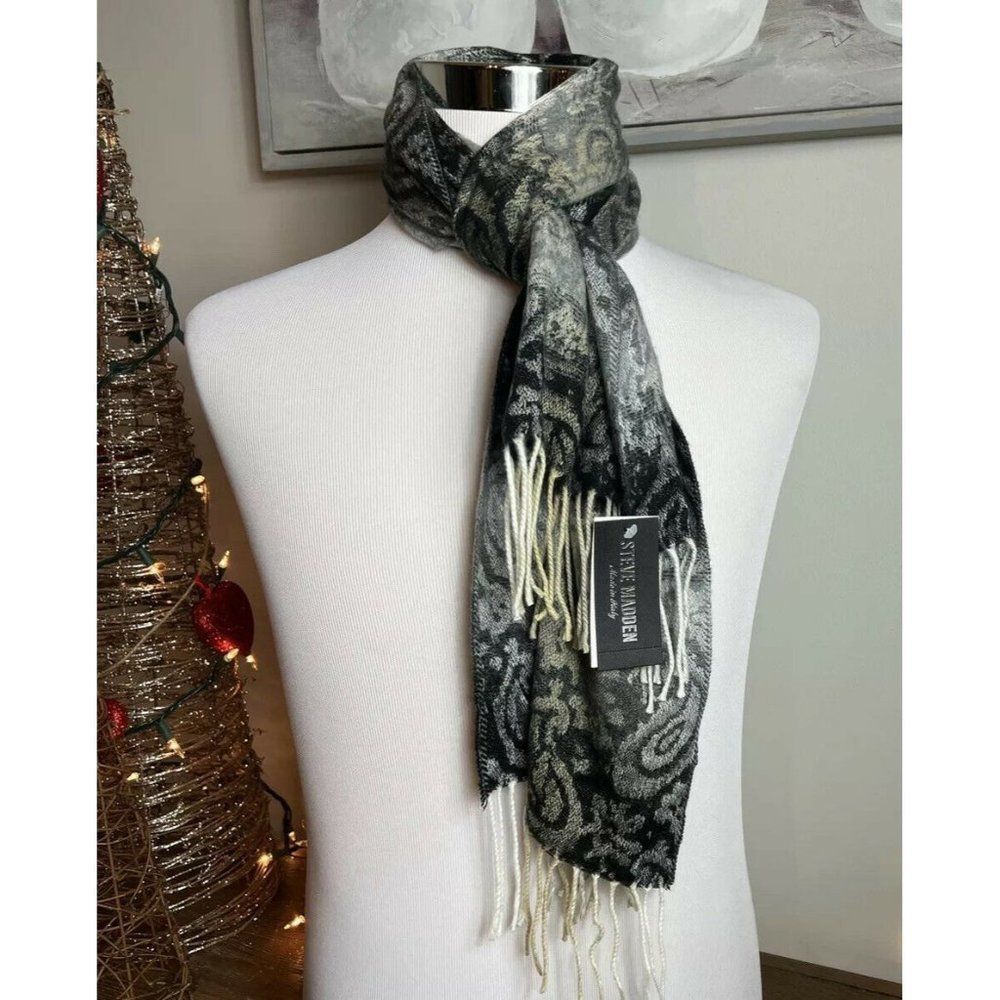 NWT Steve Madden Mid Weight Ombre Black And Gray Paisley Muffler Scarf W/ Fringe